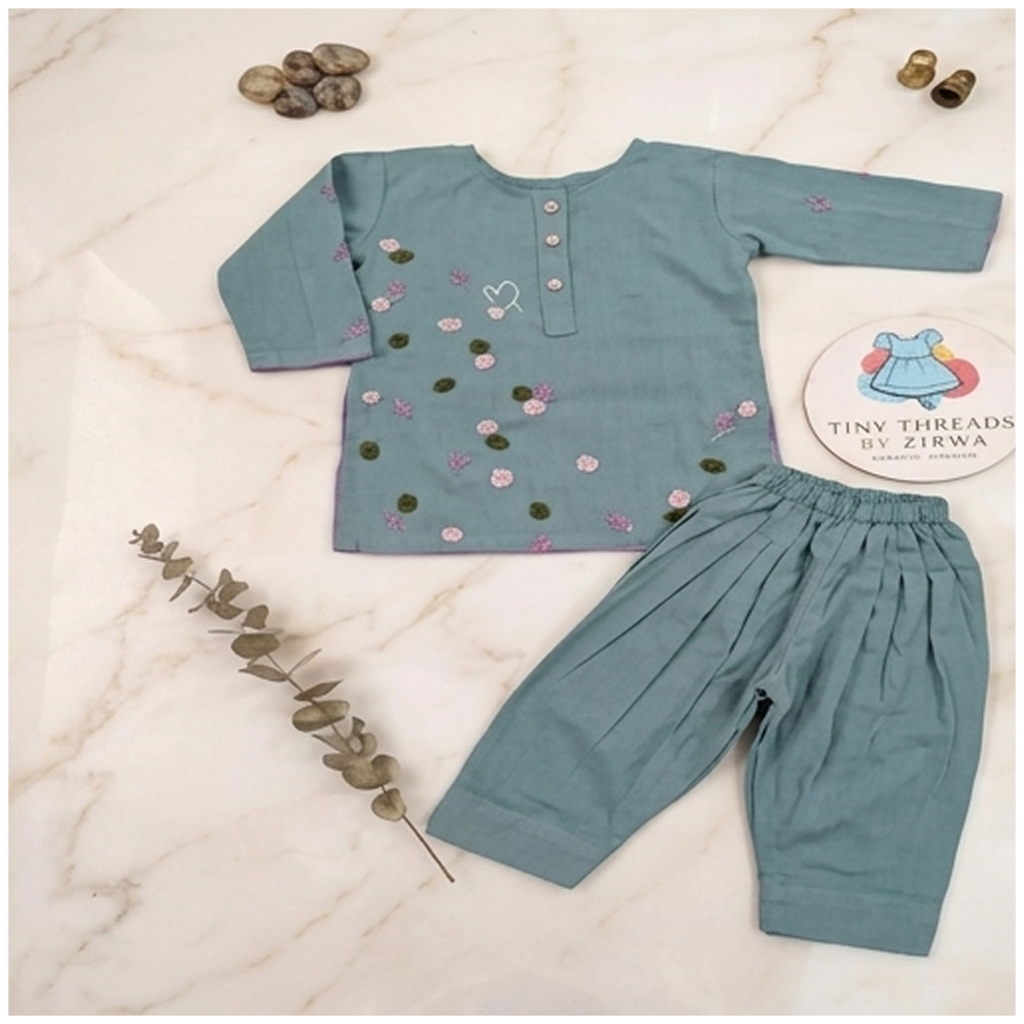 Heart flowers Hand Embroidery 2-Piece - Green