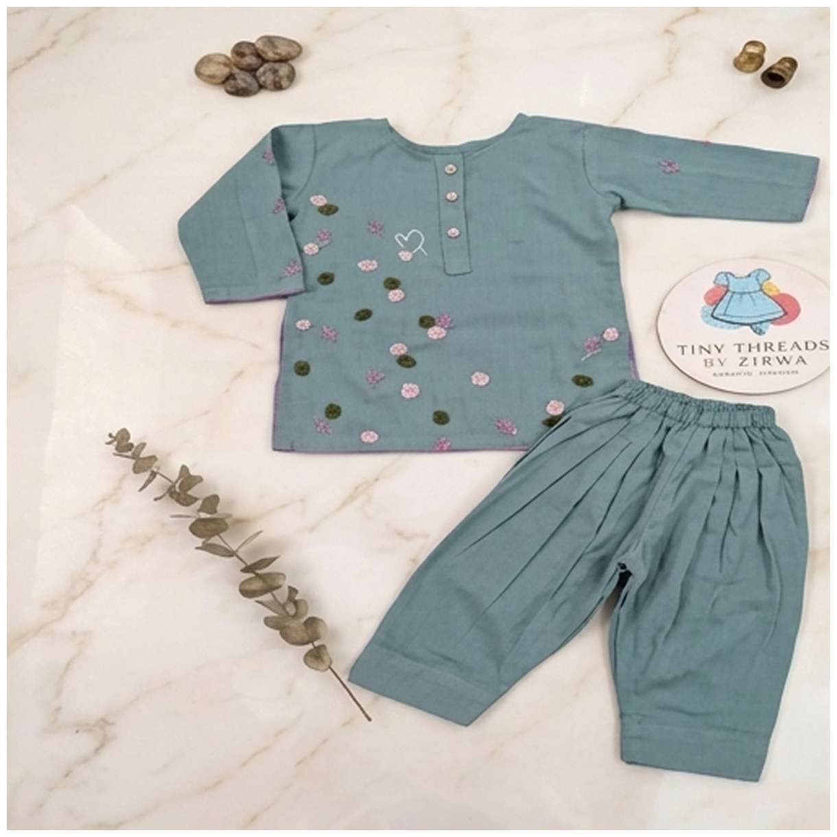 Heart flowers Hand Embroidery 2-Piece - Green